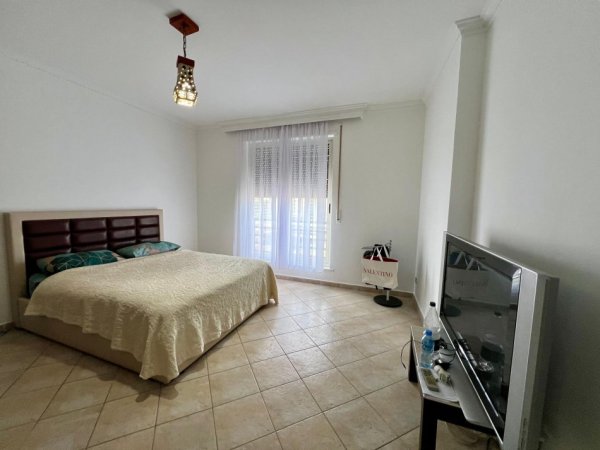 Tirane, jepet me qera apartament 2+1+Ballkon , 140 m² 800 € (Rruga e Barrikadave)