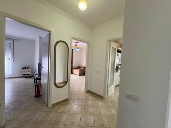 Tirane, jepet me qera apartament 2+1+Ballkon , 140 m² 800 € (Rruga e Barrikadave)