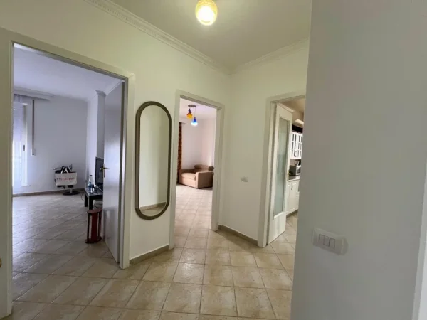 Tirane, jepet me qera apartament 2+1+Ballkon , 140 m² 800 € (Rruga e Barrikadave)