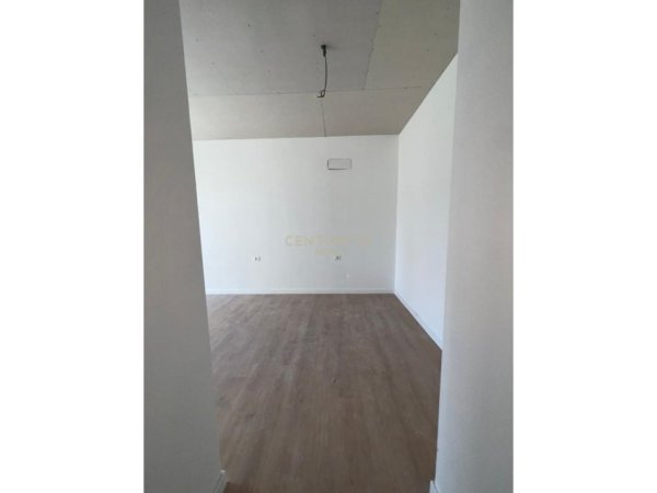 Tirane, shitet apartament 2+1+Ballkon Kati 2, 124 m² (rruga e ullishtes)