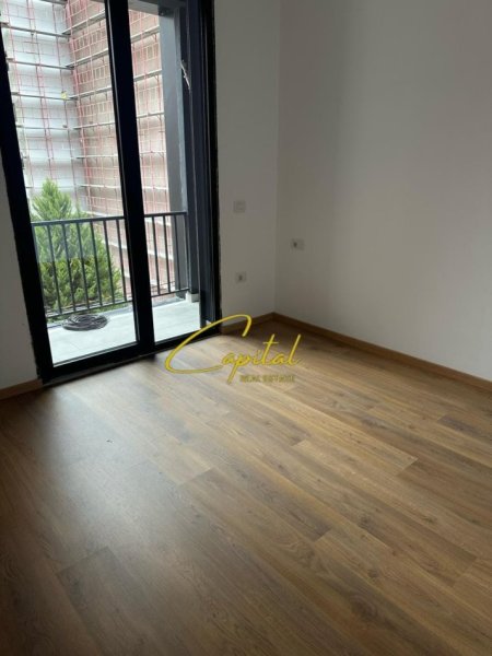 Tirane, jepet me qera zyre Kati 1, 60 m² 550 € (PAZARI I RI)