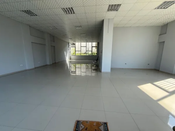 Tirane, jepet me qera ambjent biznesi Kati 0, 400 m² 1.400 € (CASA ITALIA)