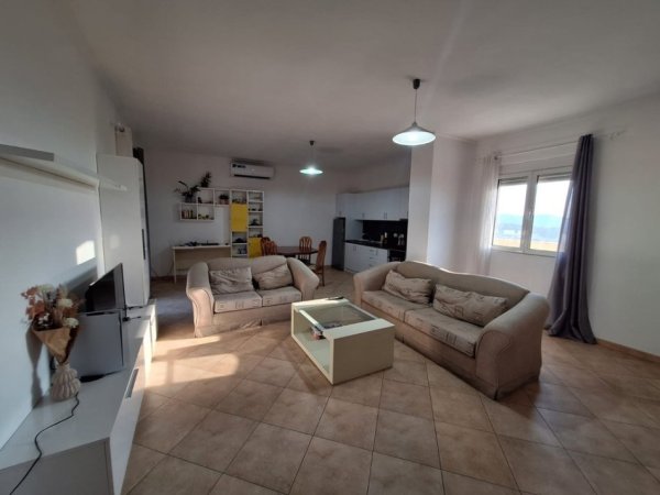 Tirane, jepet me qera apartament 1+1+Aneks+Ballkon Kati 4, 85 m² 350 € 