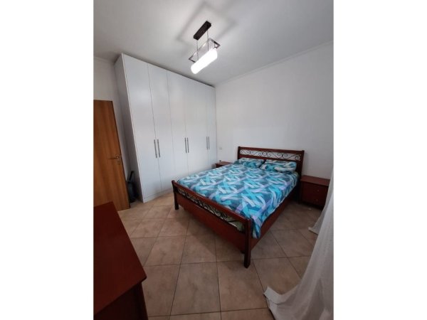 Tirane, jepet me qera apartament 1+1+Aneks+Ballkon Kati 4, 85 m² 350 € 