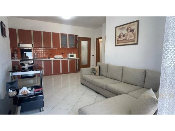 Tirane, jepet me qera apartament 2+1+Ballkon Kati 3, 120 m² 600 € (Don Bosko)