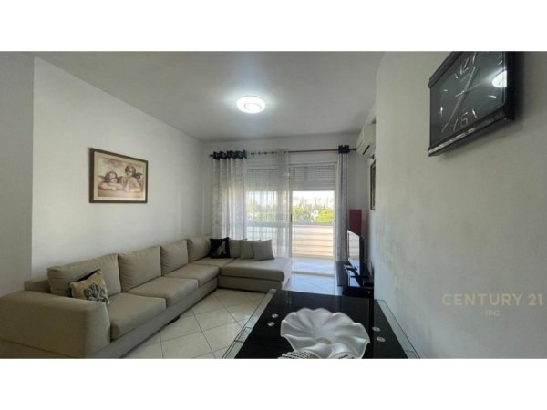 Tirane, jepet me qera apartament 2+1+Ballkon Kati 3, 120 m² 600 € (Don Bosko)
