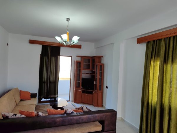Tirane, jap me qera shtepi 1+1+Aneks+Ballkon Kati 2, 75 m² 350 € (Rruga Hysni Gerbolli)