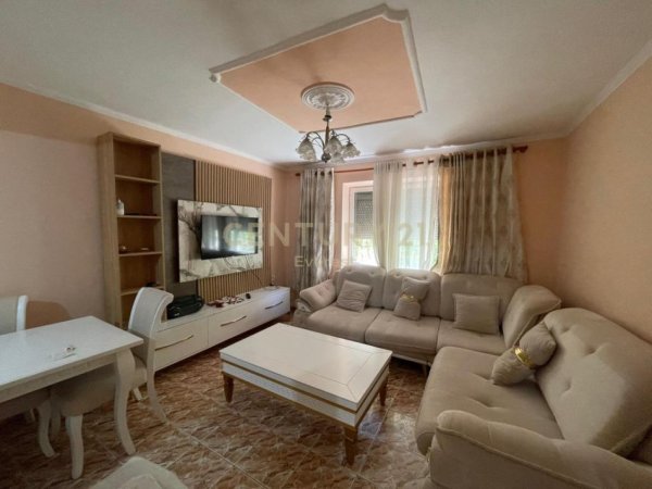 Tirane, jepet me qera apartament 2+1 Kati 1, 75 m² 550 € (Rruga Gavri Dara)