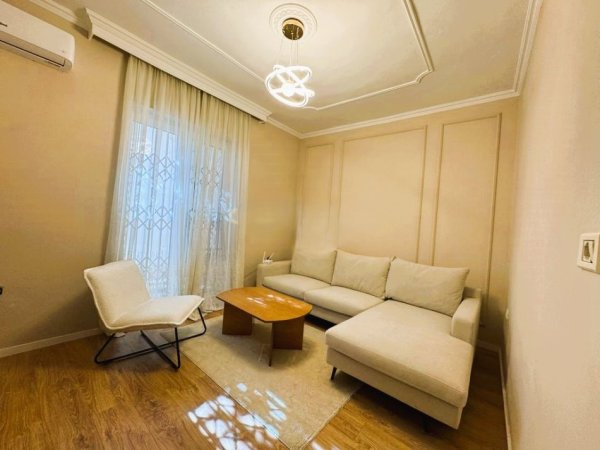 Tirane, jepet me qera apartament 1+1+Aneks+Ballkon Kati 1, 59 m² 550 € 