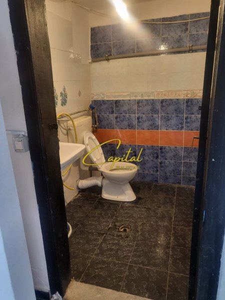 Tirane, jepet me qera dyqan Kati 0, 82 m² 450 € (VASIL SHANTO)