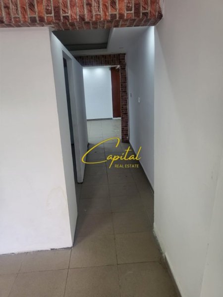 Tirane, jepet me qera dyqan Kati 0, 82 m² 450 € (VASIL SHANTO)