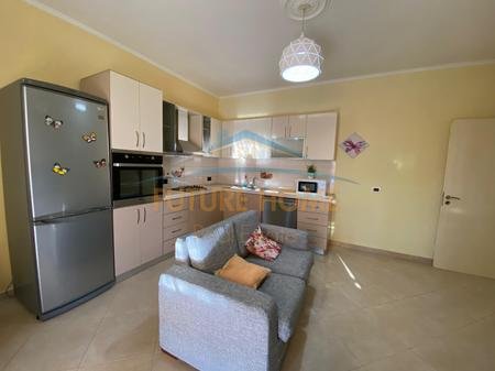 Tirane, shitet apartament 2+1 Kati 8, 95 m² 125.000 € (Vila L)