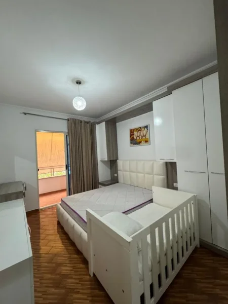 Tirane, jepet me qera apartament 1+1 Kati 4,