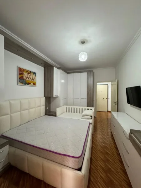 Tirane, jepet me qera apartament 1+1 Kati 4,