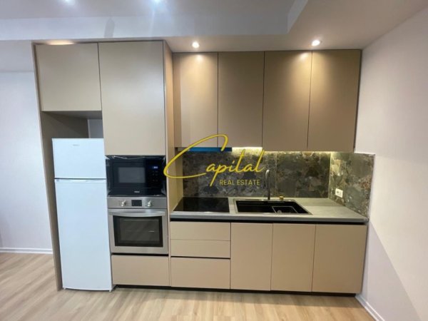 Tirane, jepet me qera apartament 1+1 Kati 5, 80 m² 500 € (BRRYLI)