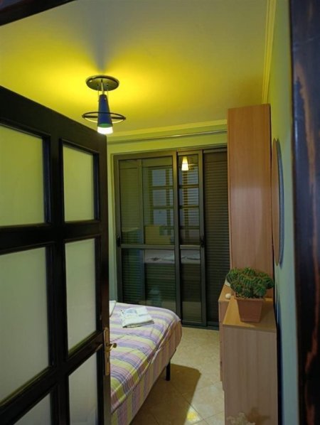 Tirane, jepet me qera apartament 2+1 Kati 4, 85 m² 400 € (YZBERISHT)