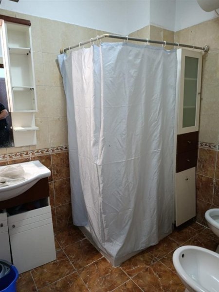 Tirane, jepet me qera apartament 2+1 Kati 4, 85 m² 400 € (YZBERISHT)