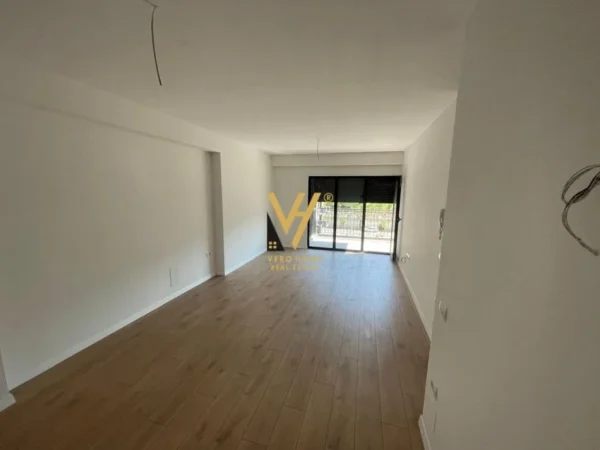 Tirane, jepet me qera zyre Kati 1, 115 m² 850 € (KOMPLEKSI OLIMIPIK)