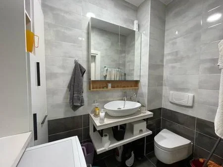 Tirane, jepet me qera apartament 2+1 Kati 3, 78 m² 750 € (Rruga Frosina Plaku)