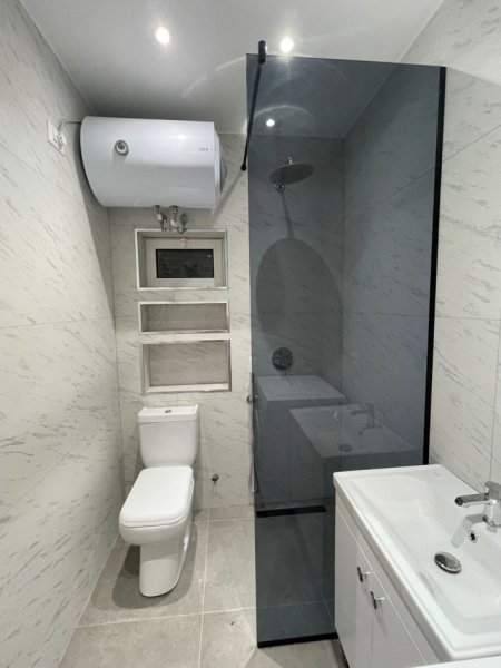 Tirane, jepet me qera apartament 2+1+Ballkon Kati 3, 70 m² 500 € (Rruga Siri Kodra)