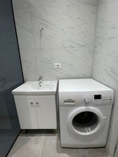 Tirane, jepet me qera apartament 2+1+Ballkon Kati 3, 70 m² 500 € (Rruga Siri Kodra)