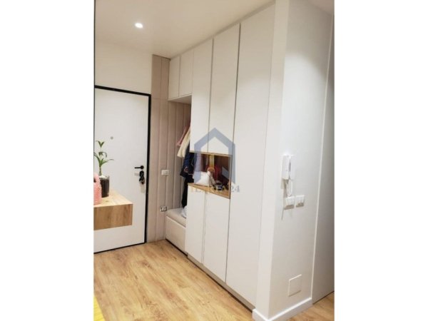 Tirane, shes apartament 2+1+Ballkon Kati 1, 114 m² 