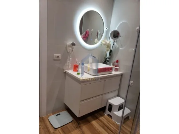 Tirane, shes apartament 2+1+Ballkon Kati 1, 114 m²