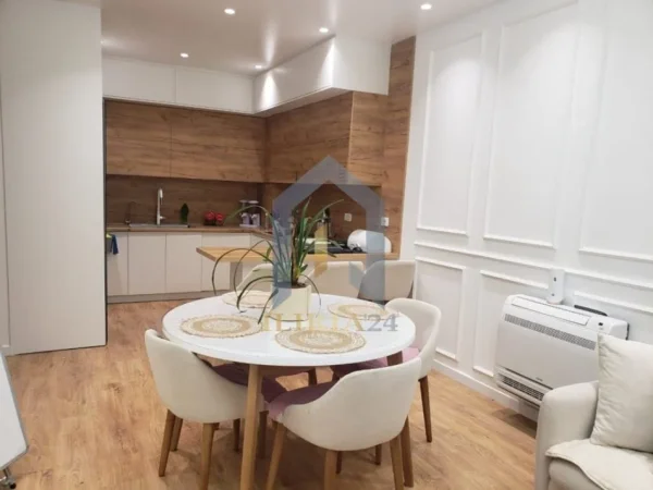 Tirane, shes apartament 2+1+Ballkon Kati 1, 114 m²