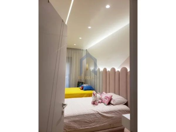 Tirane, shes apartament 2+1+Ballkon Kati 1, 114 m²