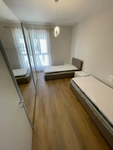 Tirane, jepet me qera apartament 1+1 Kati 6, 100 m² 700 € (TRIO TOWER)