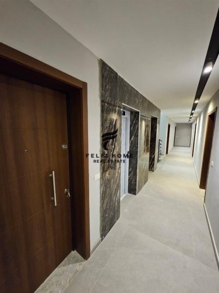 Tirane, jepet me qera apartament 1+1+Ballkon Kati 2, 75 m² 550 € (QENDER)