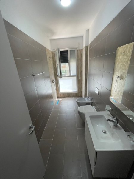Tirane, jepet me qera apartament 2+1+Ballkon Kati 2, 100 m² 700 € (Don Bosko)