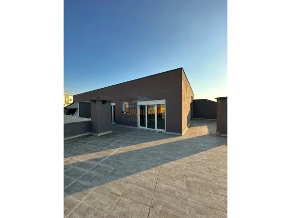Shitje, Penthouse, Bulevardi Zhan Dark,Tiranë.