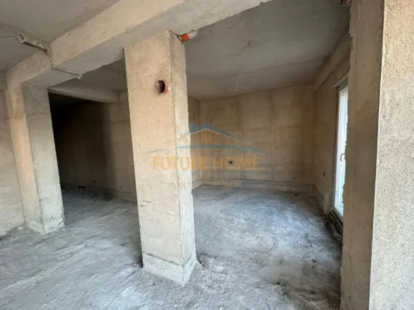 Shitje, Penthouse, Bulevardi Zhan Dark,Tiranë.