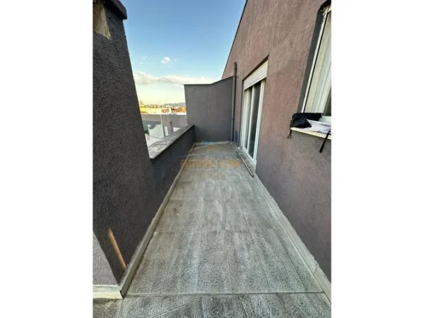 Shitje, Penthouse, Bulevardi Zhan Dark,Tiranë.