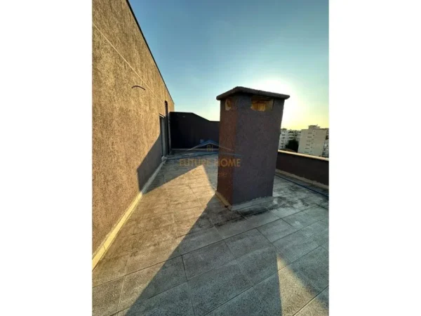 Shitje, Penthouse, Bulevardi Zhan Dark,Tiranë.
