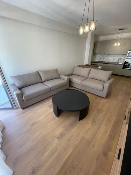 Tirane, jepet me qera apartament 2+1+Ballkon Kati 8, 90 m² 650 €