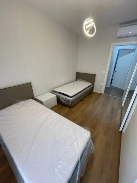 Tirane, jepet me qera apartament 2+1+Ballkon Kati 8, 90 m² 650 €