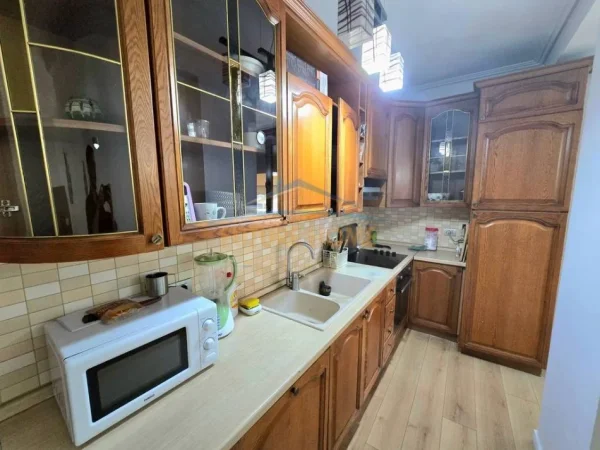 0683487469 Tirane, jepet me qera apartament 2+1 , 95 m² 650 € (Rruga Sulejman Delvina)