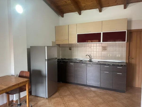 Tirane, jepet me qera apartament 2+1 Kati 4, 80 m² 400 € (Siri Kodra)