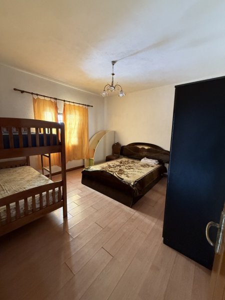 Tirane, jepet me qera shtepi 1+1+Ballkon Kati 0, 70 m² 250 € (Osman jonuzi)