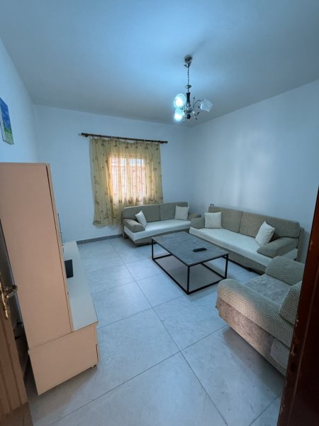 Tirane, jepet me qera shtepi 1+1+Ballkon Kati 0, 70 m² 250 € (Osman jonuzi)