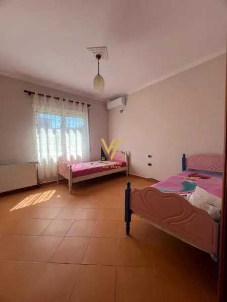 Tirane, jepet me qera Vile 2 Katshe Kati 0, 252 m² 1.200 € (SELITE)