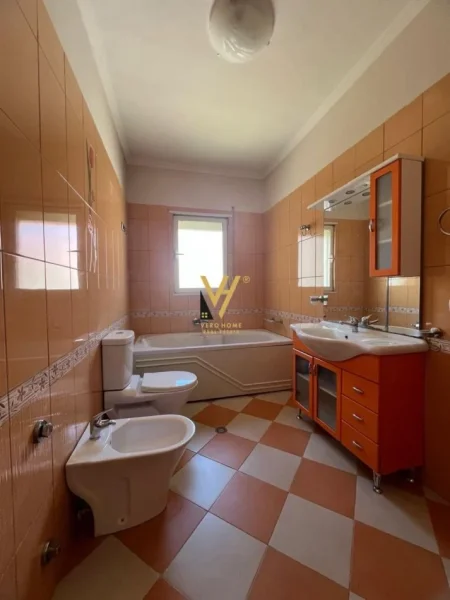 Tirane, jepet me qera Vile 2 Katshe Kati 0, 252 m² 1.200 € (SELITE)