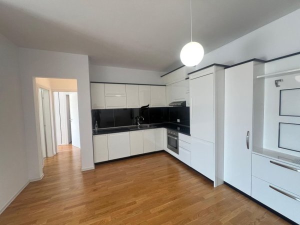 Tirane, jepet me qera apartament 2+1+Ballkon Kati 4, 98 m² 800 € (KODRA E DIELLIT)