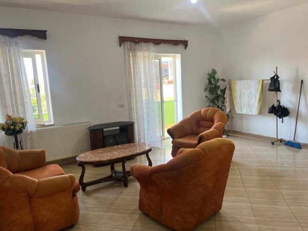 Tirane, jepet me qera Banesë 2+1+Ballkon, Vilë, Kati 3, 90 m² 500 € (Rruga Dibrës/Spitali Amerikan 2)