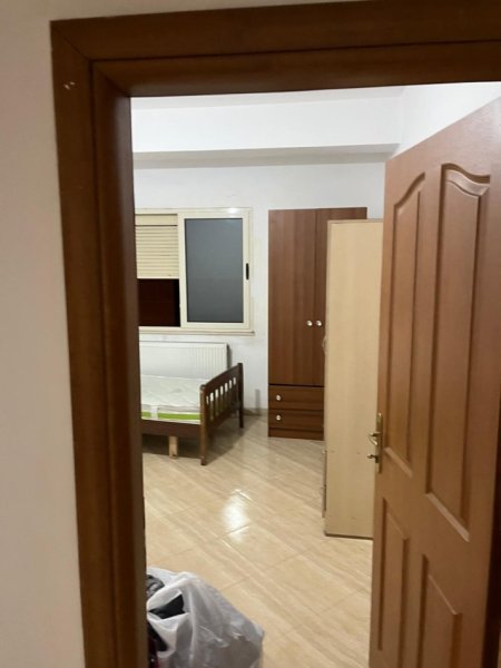Tirane, jepet me qera Banesë 2+1+Ballkon, Vilë, Kati 3, 90 m² 500 € (Rruga Dibrës/Spitali Amerikan 2)
