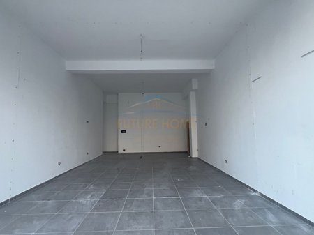 Tirane, jepet me qera ambjent biznesi Kati 0, 80 m² 500 € 