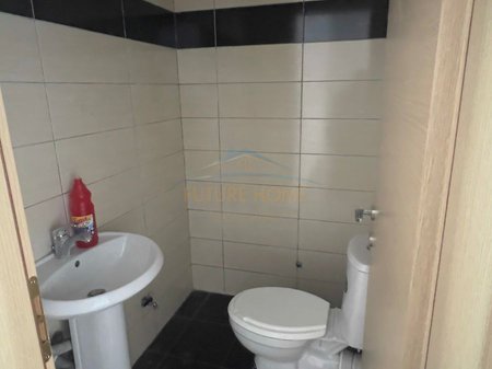 Tirane, jepet me qera ambjent biznesi Kati 0, 80 m² 500 € 