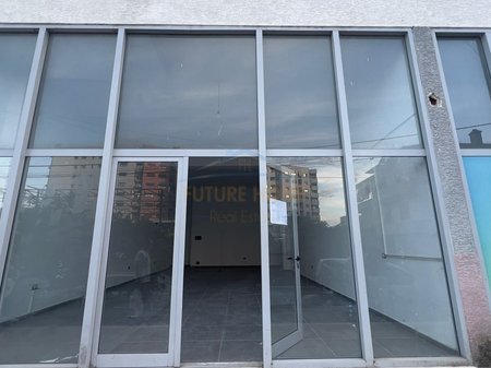 Tirane, jepet me qera ambjent biznesi Kati 0, 80 m² 500 € 
